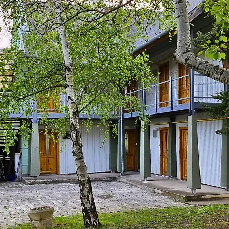 Хостел Yellow Bridge Vendeghaz *