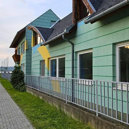 Хостел Yellow Bridge Vendeghaz