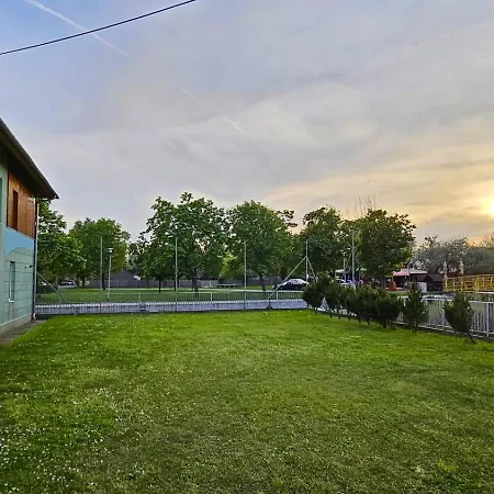 Yellow Bridge Vendeghaz *