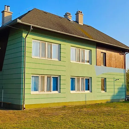 Yellow Bridge Vendeghaz Хостел Гардонь