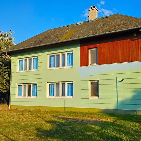 Хостел Yellow Bridge Vendeghaz