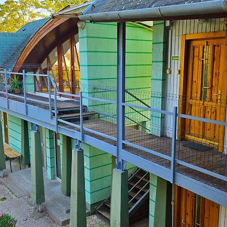 Yellow Bridge Vendeghaz Hostel *
