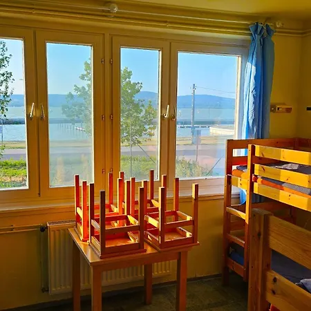 Хостел Yellow Bridge Vendeghaz *