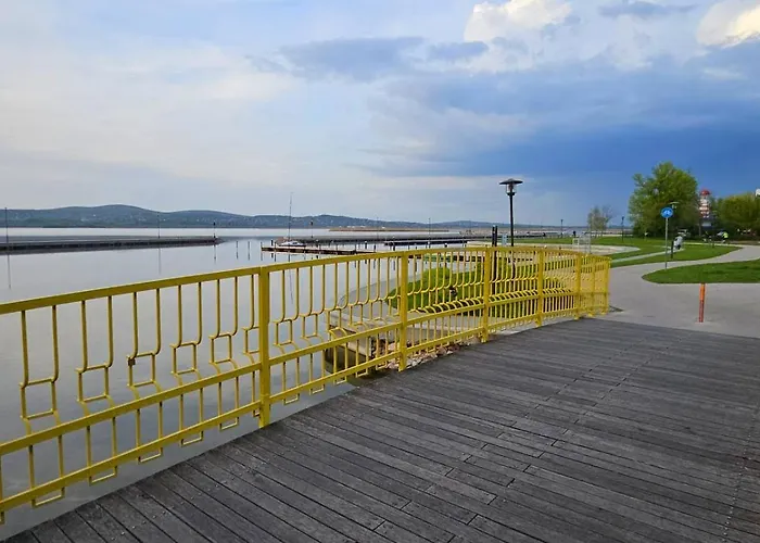 Yellow Bridge Vendeghaz Vandrerhjem Gárdony